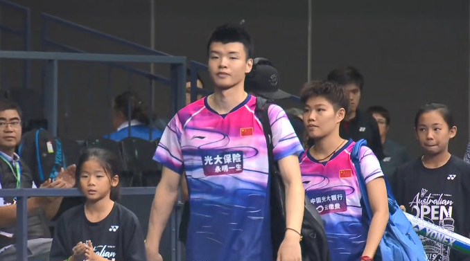 印尼队逆转韩国队，黄鸭组合点燃赛场