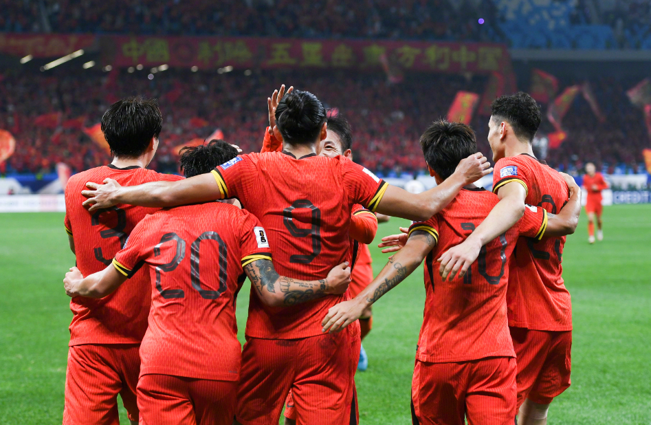 开云体育-拜仁翻盘克罗地亚，格纳布里扛起全队