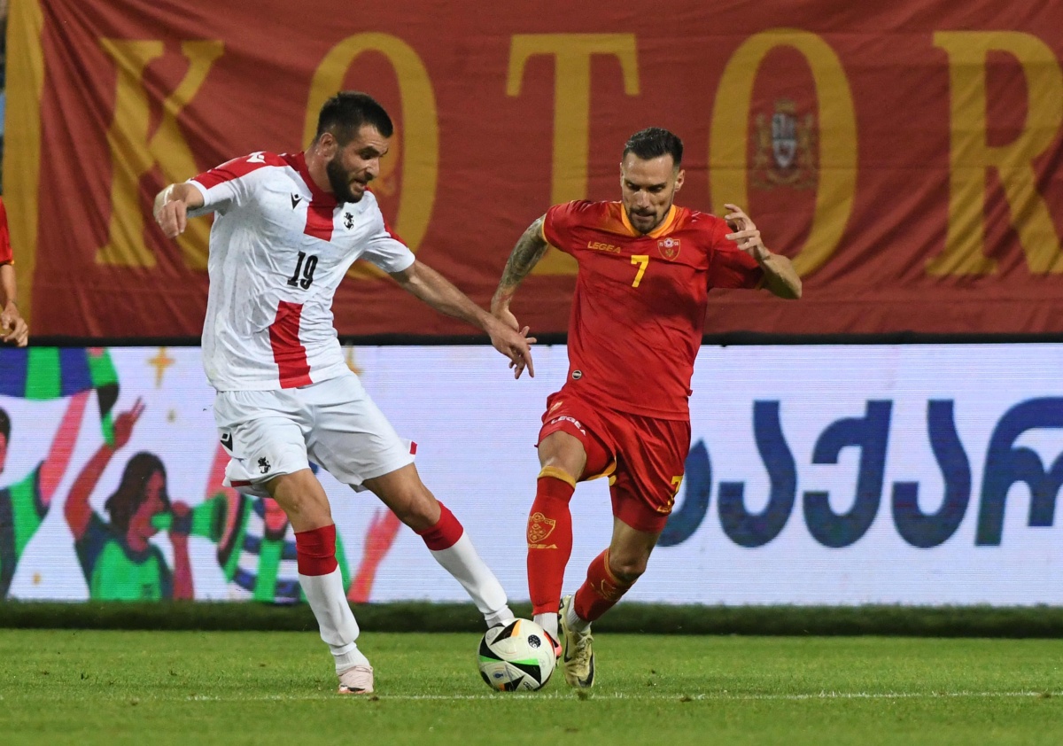 波兰队完胜法国队，马龙点燃赛场