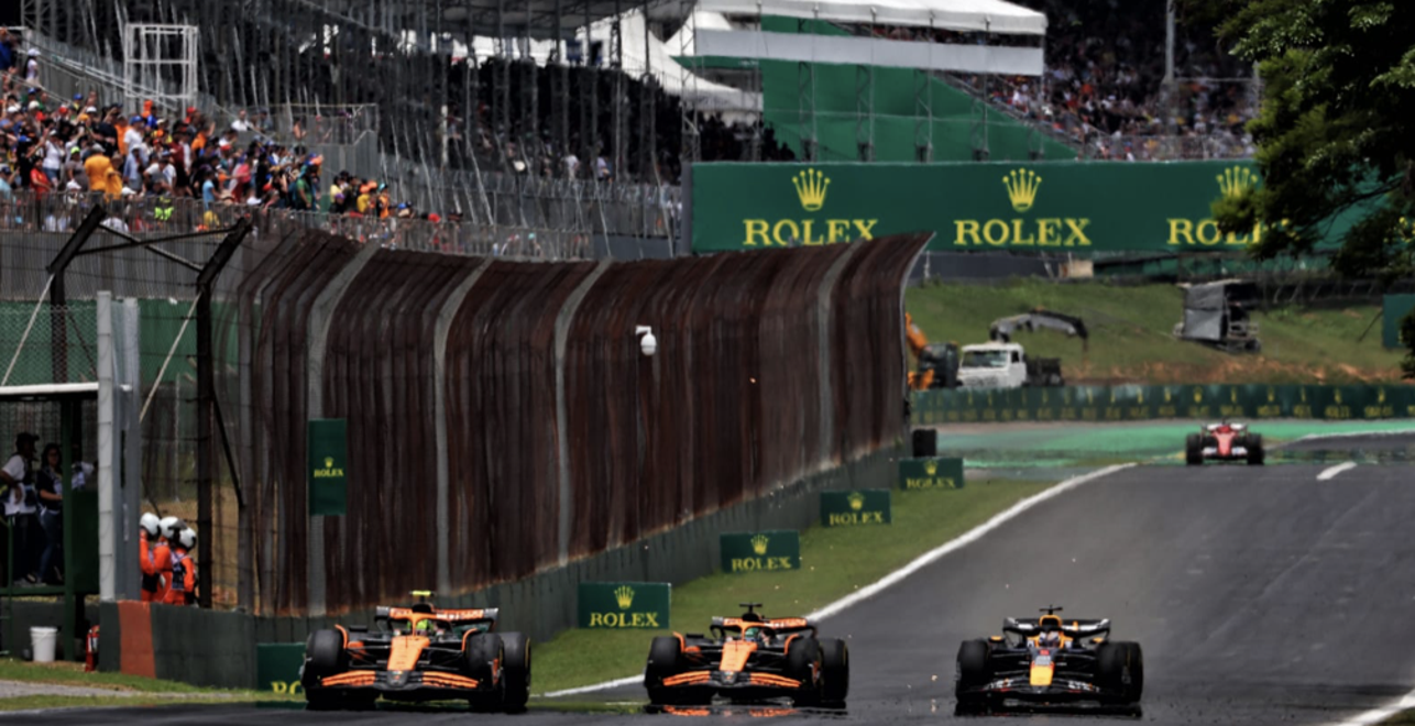 开云-迈凯伦鏖战红牛车队，塞恩斯关键制胜