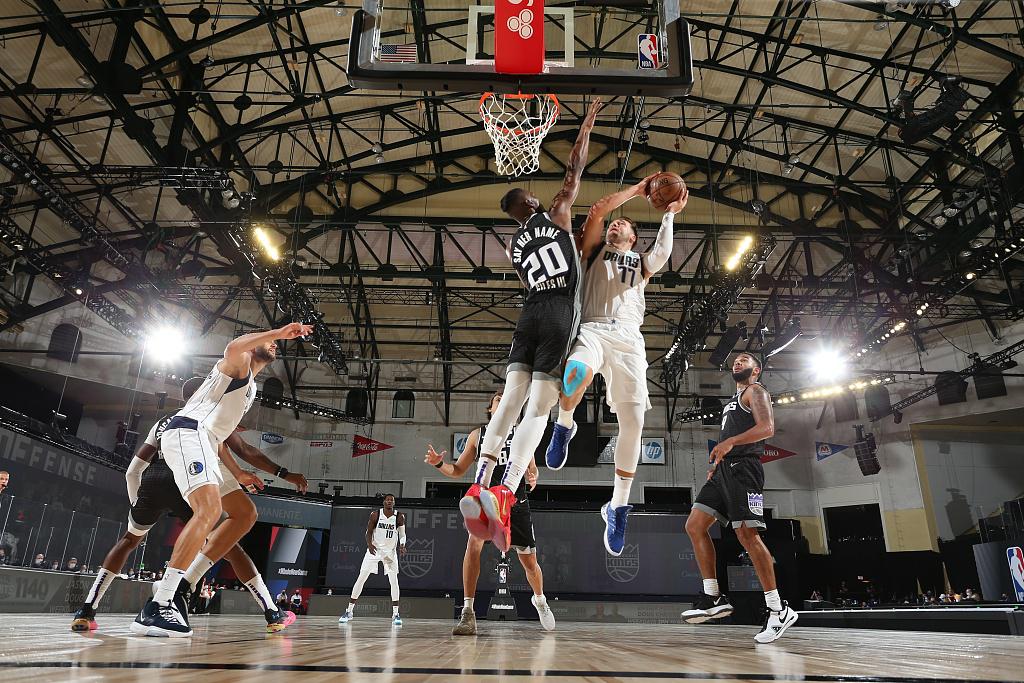 独行侠轻取上海队，福克斯统治全场