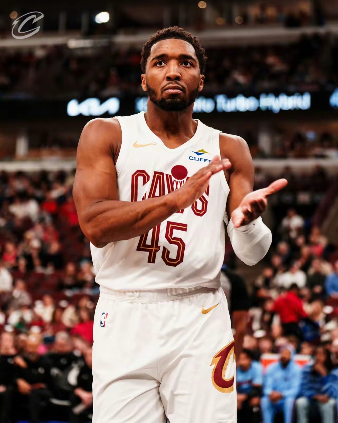 北京队力克魔术，米切尔状态火热